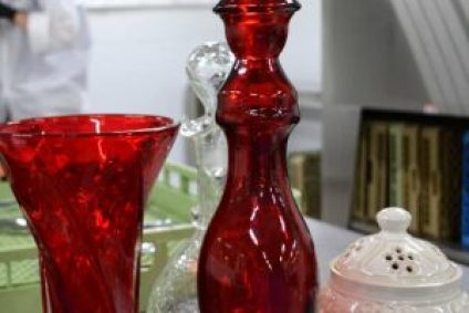 Two red antique vases and an antique ceramic sugar bowl